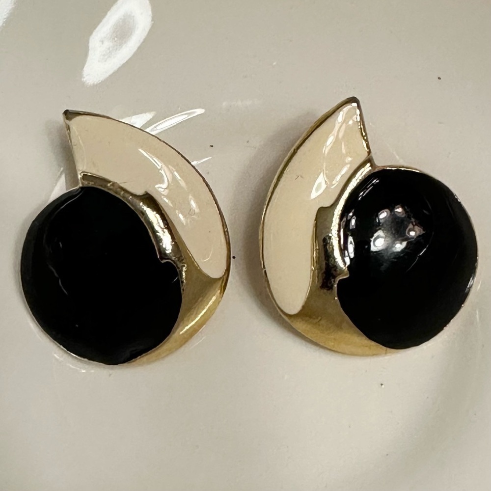 Vintage Comet Swirl Design Post Studs Earrings Gold Tone Black Ivory Enameled